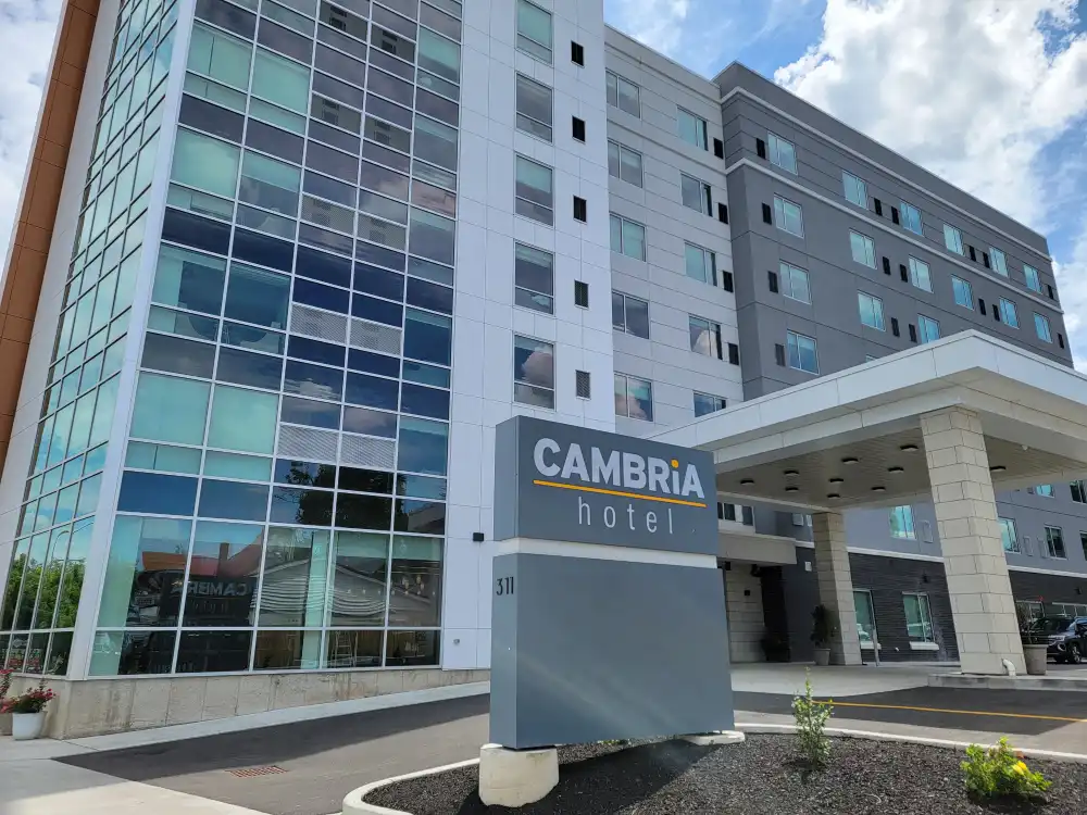 cambria-hotel-niagara-falls 1 