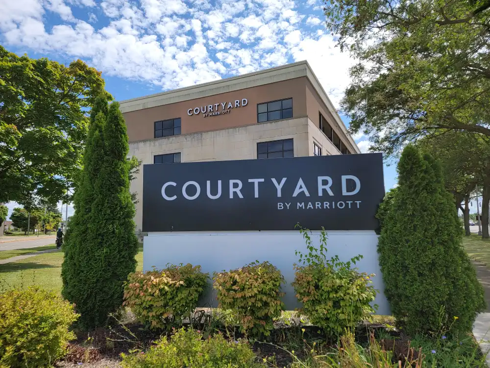 courtyard-by-marriott-niagara-falls-usa 1