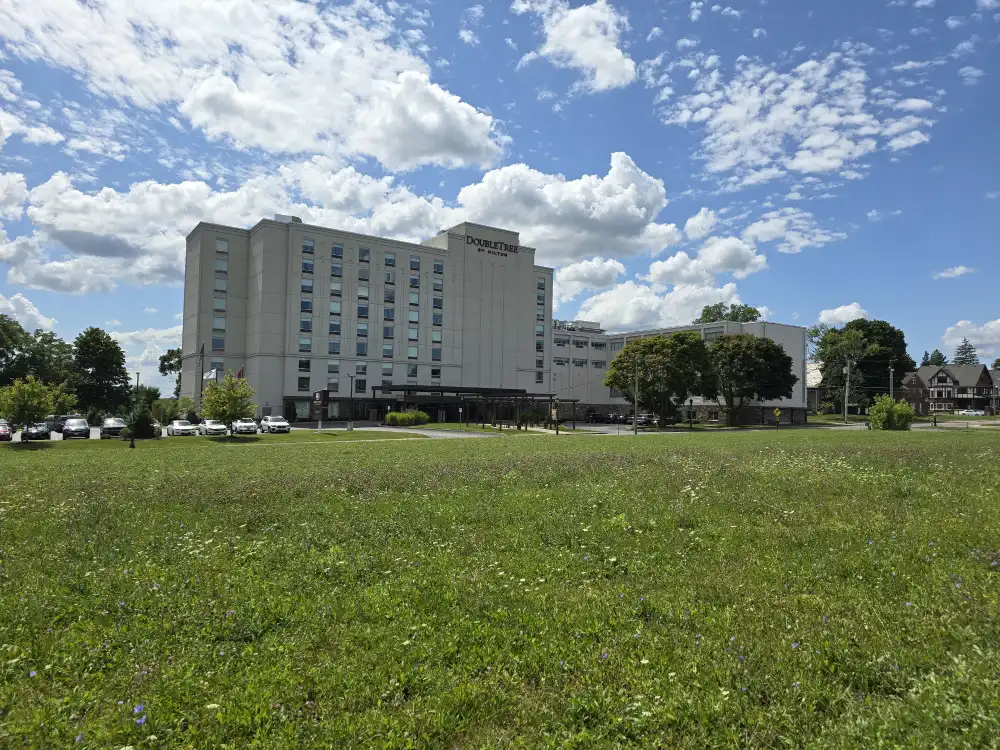 doubletree-by-hilton-hotel-niagara-falls-new-york 1