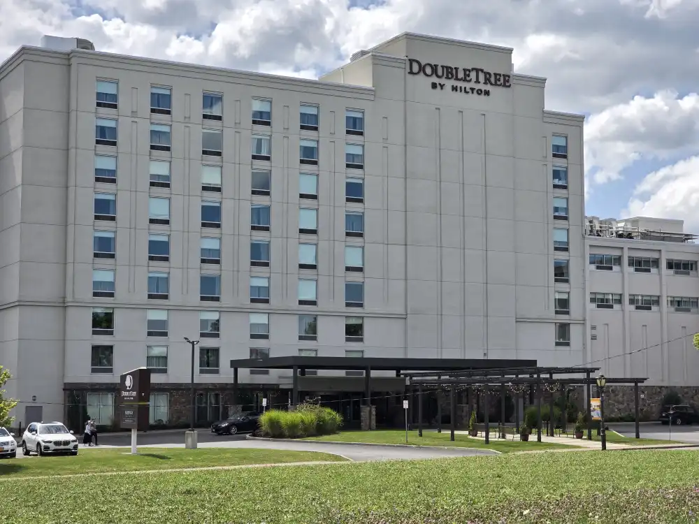 doubletree-by-hilton-hotel-niagara-falls-new-york 2