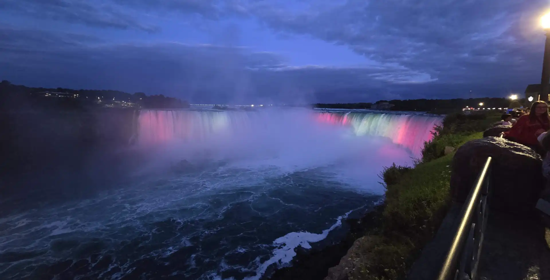 header-pic-niagara-falls-light-show-1