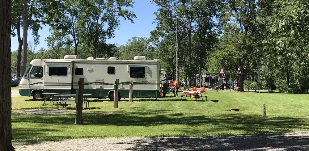 header-pic-niagaras-lazy-lakes-camping-resort