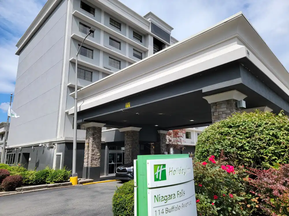 holiday inn gallery image 2