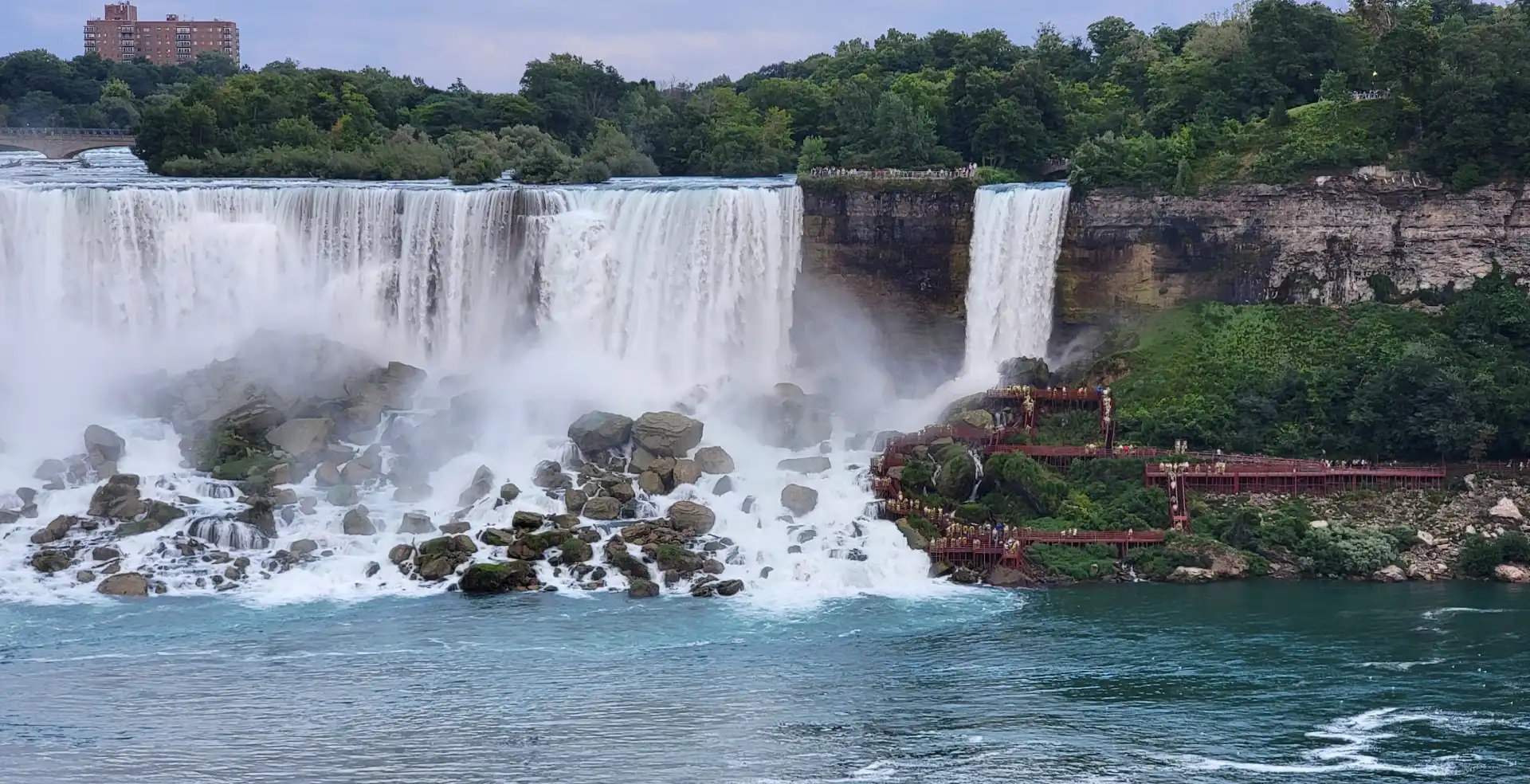 header-pic-niagara-falls-cave-of-the-winds5