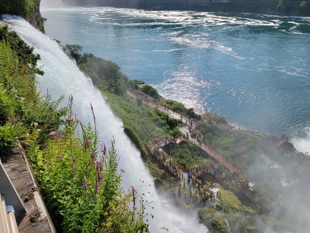 niagara-falls-cave-of-the-winds1