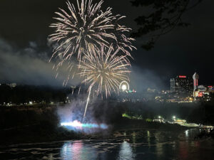 niagara-falls-fireworks1