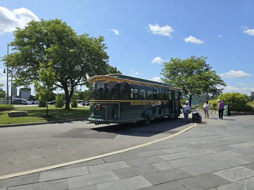 niagara-falls-scenic-trolley4